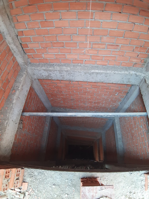 hố thang máy bê tông tường gạch